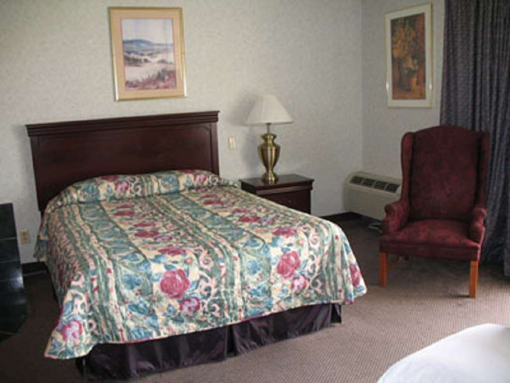 لينشبرج Red Roof Inn Madison Heights, Va الغرفة الصورة